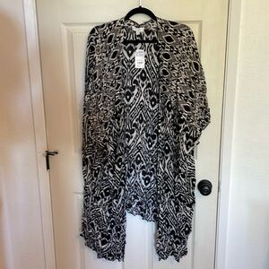NWT. Weekend Suzanne Betro. Size 1X. Elbow Length Sleeve Kimono
